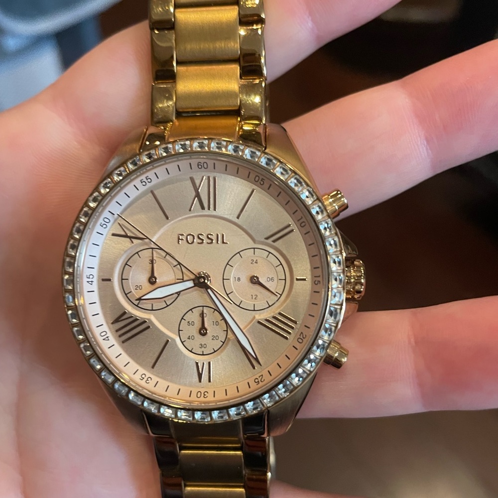 Rose gold fossil watch, three hand with date and time